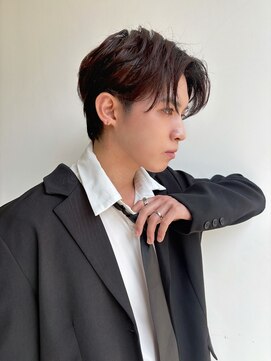 トルネード(TORNADO) センターパートツーブロック束感モテる黒髪フェザーパーマt530