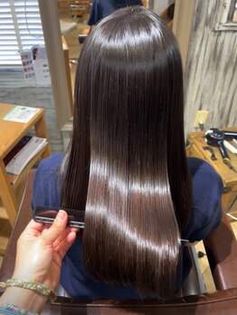 ナナナ パレナ 宝塚店(nanana parena)の写真/長年の研究から生まれた当店独自の「ミネラルケアシステム」。微粒子の力で内側から輝く理想の美髪を実現♪