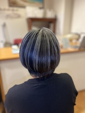 ヘアーコンセプト(HAIR CONCEPT) シルバーハイライト×ボブ