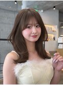イメチェンに大人気くびれミディアムで大人っぽく！