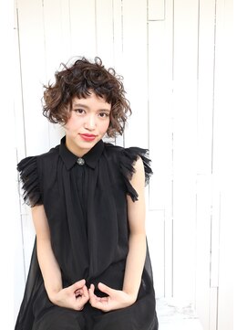 ツナリガ(Tsunariga) 【Tsunariga】　ドーリーパーマのショートスタイル