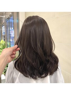 イミ(imi) グレージュカラー/韓国風レイヤー/小顔カット/韓国風パーマ
