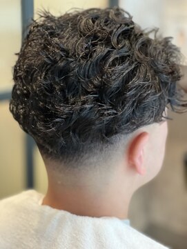 キタセンジュバーバー バイ ティーズ(KITASENJU BARBER by T's) ツイストスパイラルパーマ