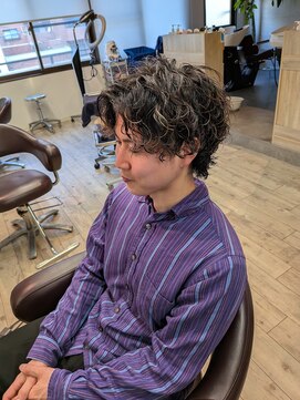 コワファーストナガサキシャンプーボーイ(COIFF1RST NAGASAKI SHAMPOO BOY) センターパートウルフ×シャドウパーマ