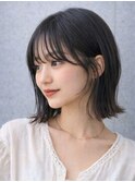 ミディアムレイヤーくびれヘアシースルーバング軽やか