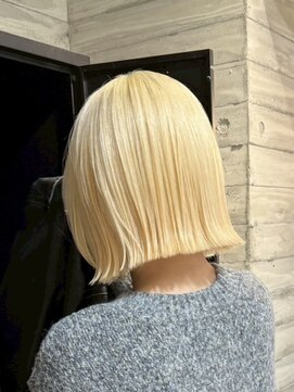 ヲタク(wotaku.) ブロンドカラー抜きっぱなしブリーチハイトーンボブダブルカラー