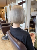 ルッツ(Lutz. hair design)&nbsp;5/22 ホワイトブロンド　ボブ【千代田彩夏】