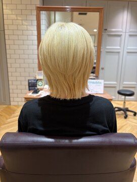 ビーハイブアヴェダ PARCO2店(BEHIVE AVEDA) マッシュウルフ×ブロンド【三橋由奈】