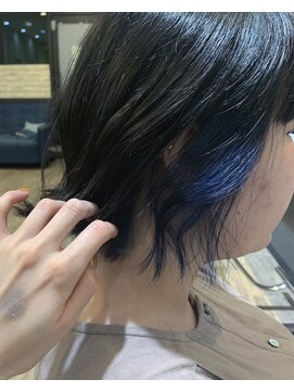 アトム(ATOM) ミニボブ×イヤリングカラー