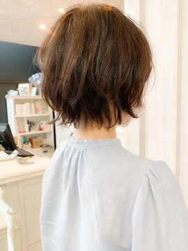 キャアリー(Caary) 福山市美容室人気　Caary丸みショートボブ　イルミナカラー
