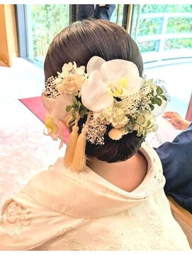 エノモト(ENOMOTO) ヘアセット ウエディング華やか胡蝶蘭シニヨンアレンジ