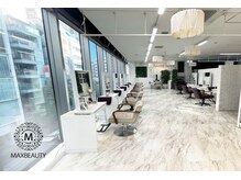 マックスビューティーギンザ(MAXBEAUTY GINZA)　の雰囲気（ガラス張りの開放的な空間は自然光が心地良く快適な居心地です☆）
