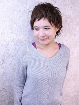 キャアリー(Caary) 福山市　ショートヘア　人気Ｃａａｒｙアシンメトリー斜めバング
