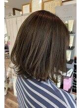 白髪が気になる方のポジティブエイジング☆白髪を生かした【グレーカラー大人ハイライト】