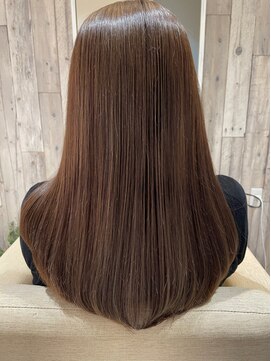 アビリス(abilis) ツヤツヤストレート×ハイトーンアッシュカラーでクールスタイル