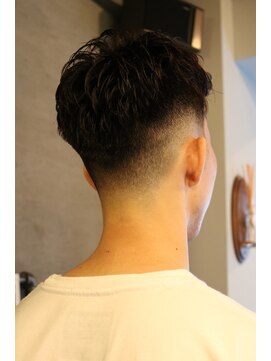ザ バーバー ルイス(THE BARBER LUI'S) fade & pin perm
