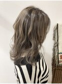 スモーキーベージュ