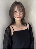 シルキーミルクティーベージュ　レイヤー 前髪　ウルフ　外ハネ