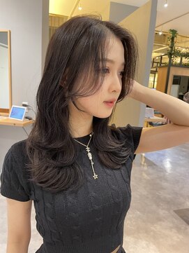 ミラ(MIRA) 顔まわりレイヤー／顔まわりカット／韓国レイヤー／レイヤー