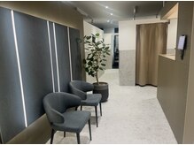 SALOWINに店内がございます到着後iPadで来店処理をお願いします