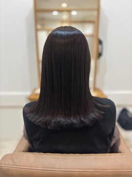 エフプラス(fplus) 【髪質改善】乾燥知らずの美髪へ導く極上ケア【Y00036】