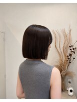 ロッカ(ROCCA)&nbsp;ミルクブラウン艶感切りっぱなしボブ