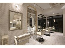 モモヘアーサロン(momo hair salon)の雰囲気（素敵なミラーの前に座って、可愛く変身させてくれそう☆）