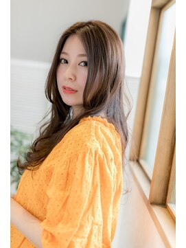 カーロ(Caro) 無造作パーマスタイル