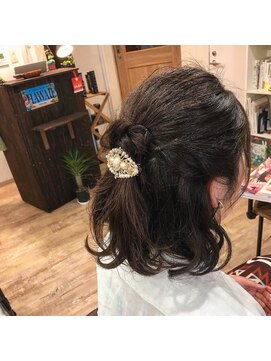 ハウオリ ヘアーワークス(Hauoli hair works) ハーフアップ