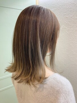 プラスワン 自由が丘(+ONE) 【＋ONE 自由が丘】毛先バレイヤージュ×外ハネミディ