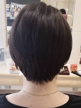 ヘアークリアー 春日部 大人可愛いクセを生かした襟足スッキリショート/30代40代50代