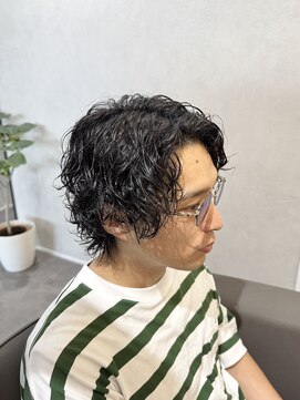 サロンドクオリア(Salon de Qualia) スパイラルパーマ/センターパート/ミディアムウルフ/S