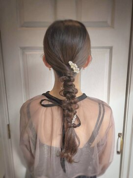 アロマ ヘアー ルーム 新宿3号店(AROMA hair room) 大人可愛い編みおろしアレンジ／パールアクセ／艶感ロング