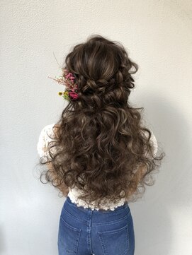 ヘアイズム ブランシュ(hair-ism BLanCHe) ハーフアップ