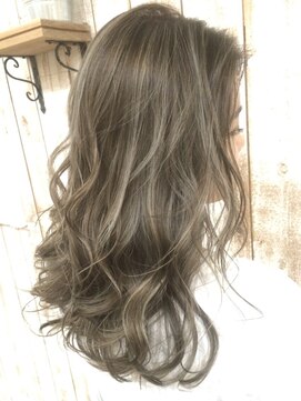 シエル (CIEL) たっぷりハイライトロング