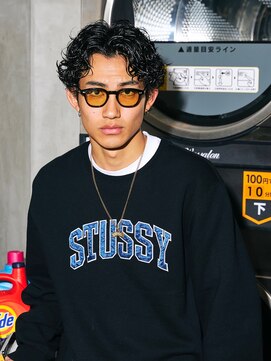 チルチェア 渋谷店(CHILL CHAIR) センターパートスパイラルスタイル <渋谷><理容室><バーバー>