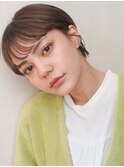 グレージュ　大人かわいい　フェザーバング　マッシュショート