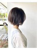 透け感前下がりショートボブ