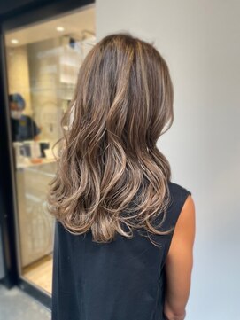 エヌ トーキョー(enu TOKYO) ハイライトで作るペールベージュ　セクションカラー