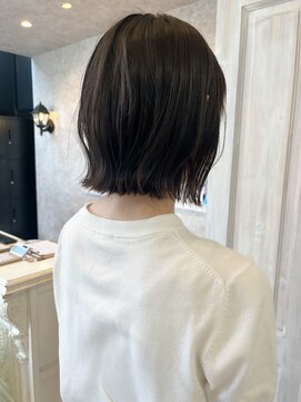 キャアリー(Caary) 福山人気切りっぱなしボブぷつっと外ハネシースルーバング20代