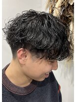 ネクストフォーヘアー(NEXT for hair)&nbsp;波巻きスパイラルパーマ 刈り上げ マッシュ 黒髪 ダウンバング