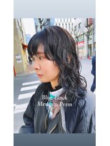 大人のソフトスパイラルパーマ　ブルーブラック