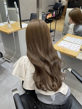 シェス 梅田(shes) ミルクティーベージュ