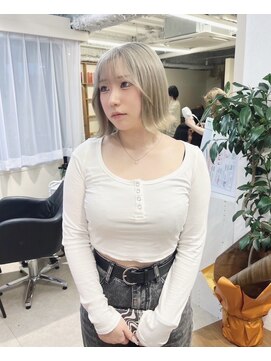 チェレ アズーリ 狭山店(Chere azuri) ブロンドカラー・ダブルカラー・外はねレイヤーボブ