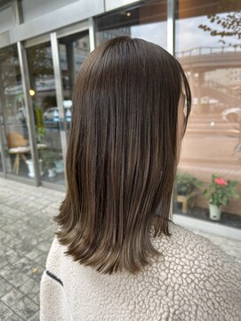 エム(EMU) ミディアムボブ×グレージュ