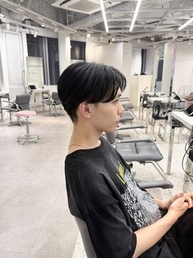 ユーフォリア 渋谷グランデ(Euphoria SHIBUYA GRANDE) メンズカット 刈り上げ ツーブロック センターパート AKARI