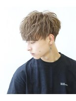 テンバイリップスヘアー(TEN by LIPPS hair)&nbsp;ミルクティーベージュツーブロ刈り上げ前下がり波巻きマッシュ