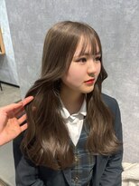 ルル(Lulu) ミルクティーベージュロングヘアスタイル