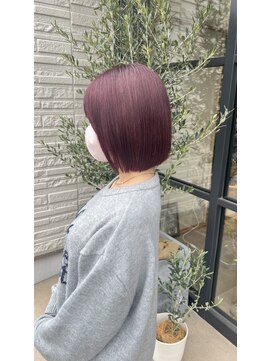 ヘアデザイン ソラ(Sola) 鮮やか暖色系モーブピンク×重ため切りっぱなしボブ