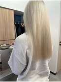ブロンドベージュ/ハイトーンカラー×ストレートロングレイヤー